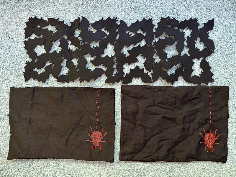 🦇Halloween Placemats Lot X2 Black with Orange Spider + Black Bat Table Runner