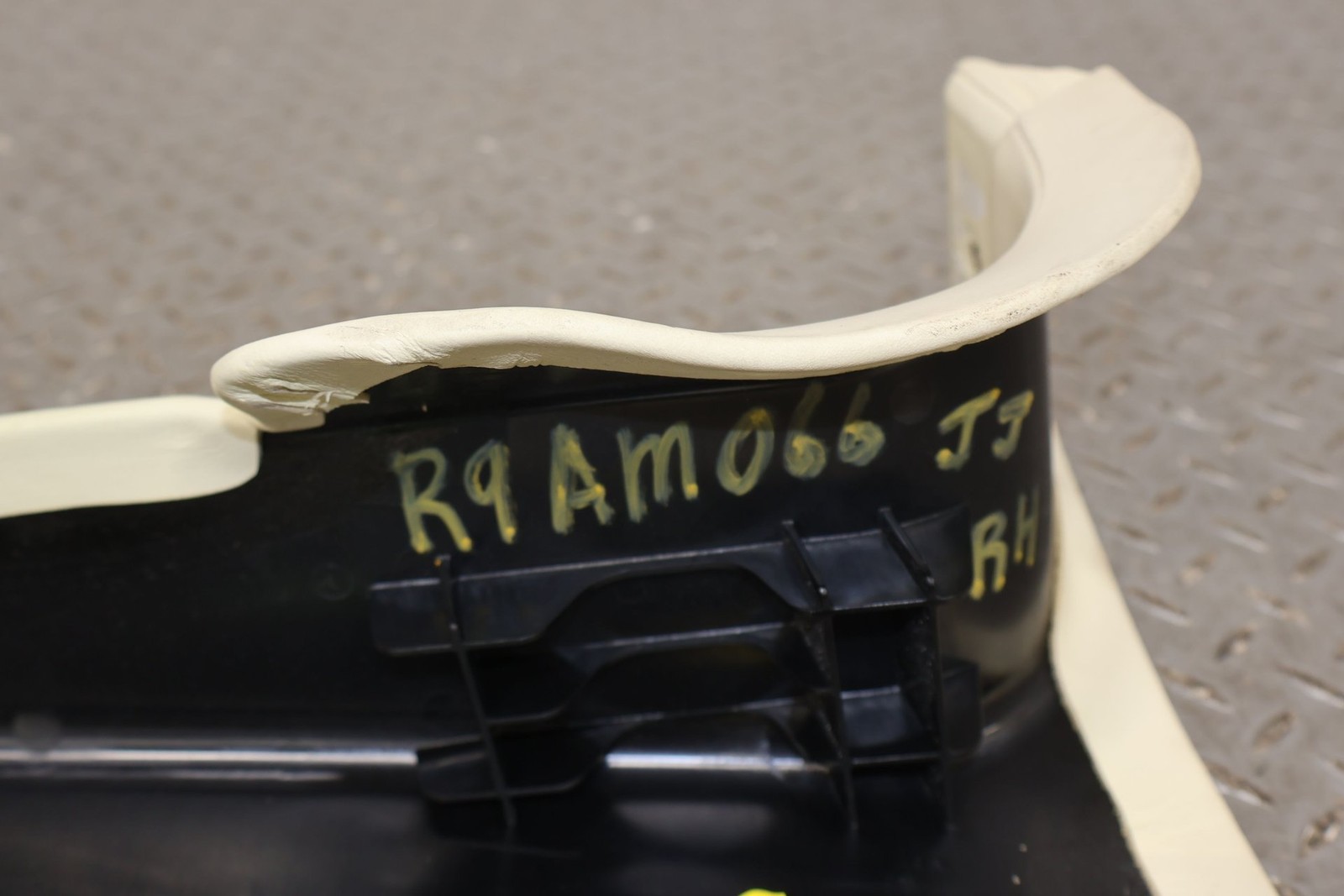Aston Martin V8 Vantage Right Kick plate Cream P/N 6G3302348BCW