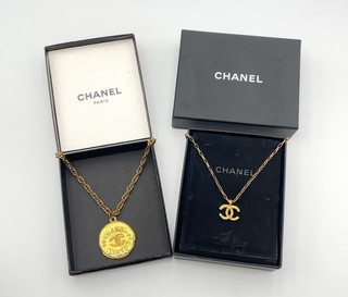 Collana originale Chanel Coco Catena/Medaglia Coco GP incisa pz2 con scatola BA050737