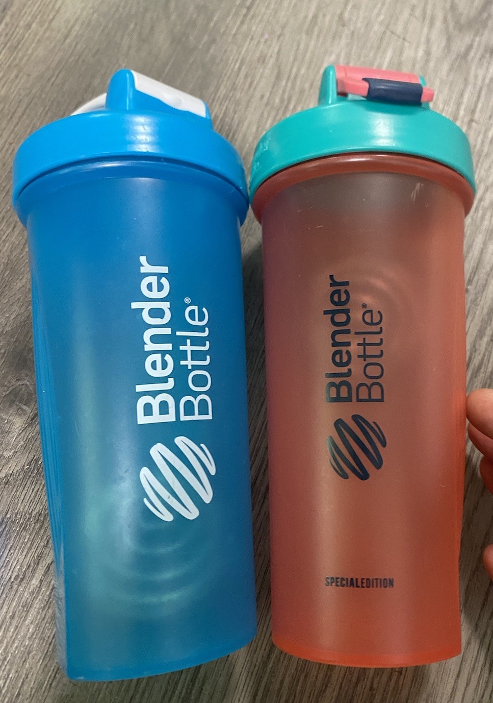 Blender Bottle 28 Oz With Mixer Balls Pink And Blue Lot Used
