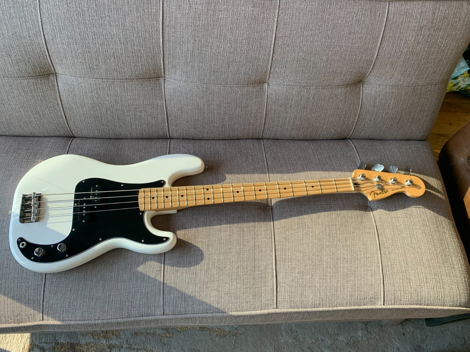 2022 Fender Player Precision Bass – Polar White