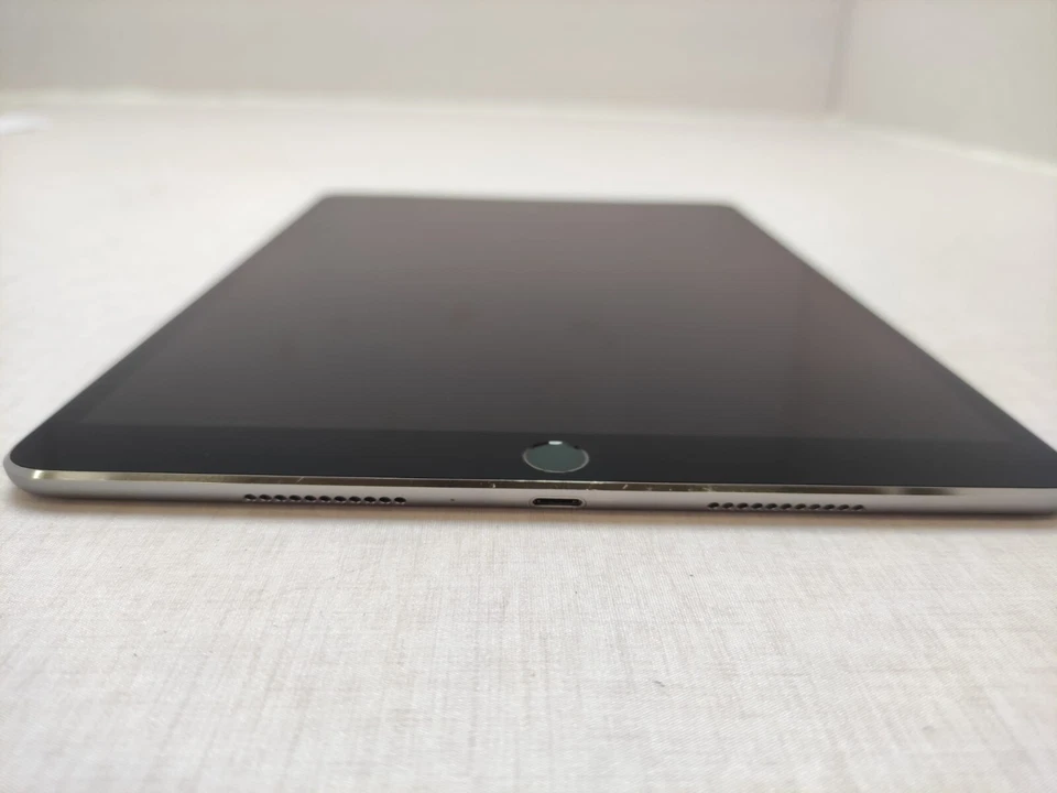 Apple iPad Pro A1709 10.5" 64GB Wi-Fi A Grade - Image 4 of 4