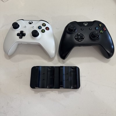 Microsoft 1708 Xbox One Controller - White And Black Works No Charger Cord E44