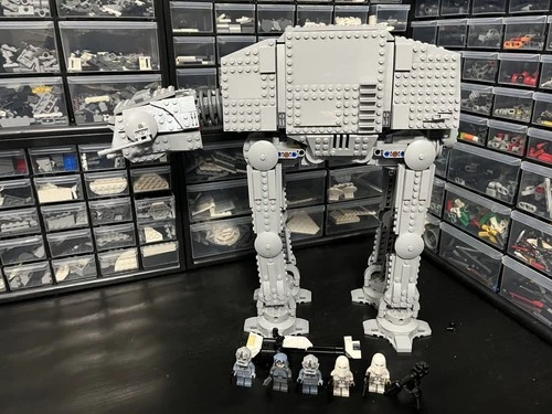 LEGO Star Wars: AT-AT (75288) missing Luke Skywalker mini fig