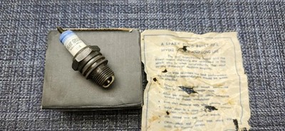 VINTAGE BLUE CROWN 84x x-CITER SPARK PLUGS 