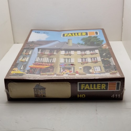 Faller Train Railway Corner House with Toy Shop HO 411 New & Sealed W-Germany - Imagen 3 de 17