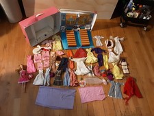 Vintage 1985 Fashion Doll Bedroom Case Barbie  Friends  Accessories READ