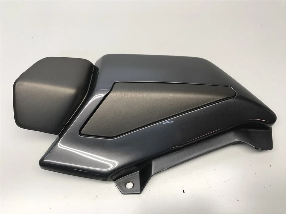 04 Panel de cubierta lateral inferior derecho Moto Guzzi Breva 750 V7 V750ie 32579110 Foto 2 de 4