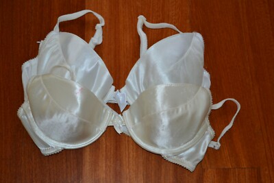 Wonderbody Satin Push-Up Bra with removable pads White Ivory NWT