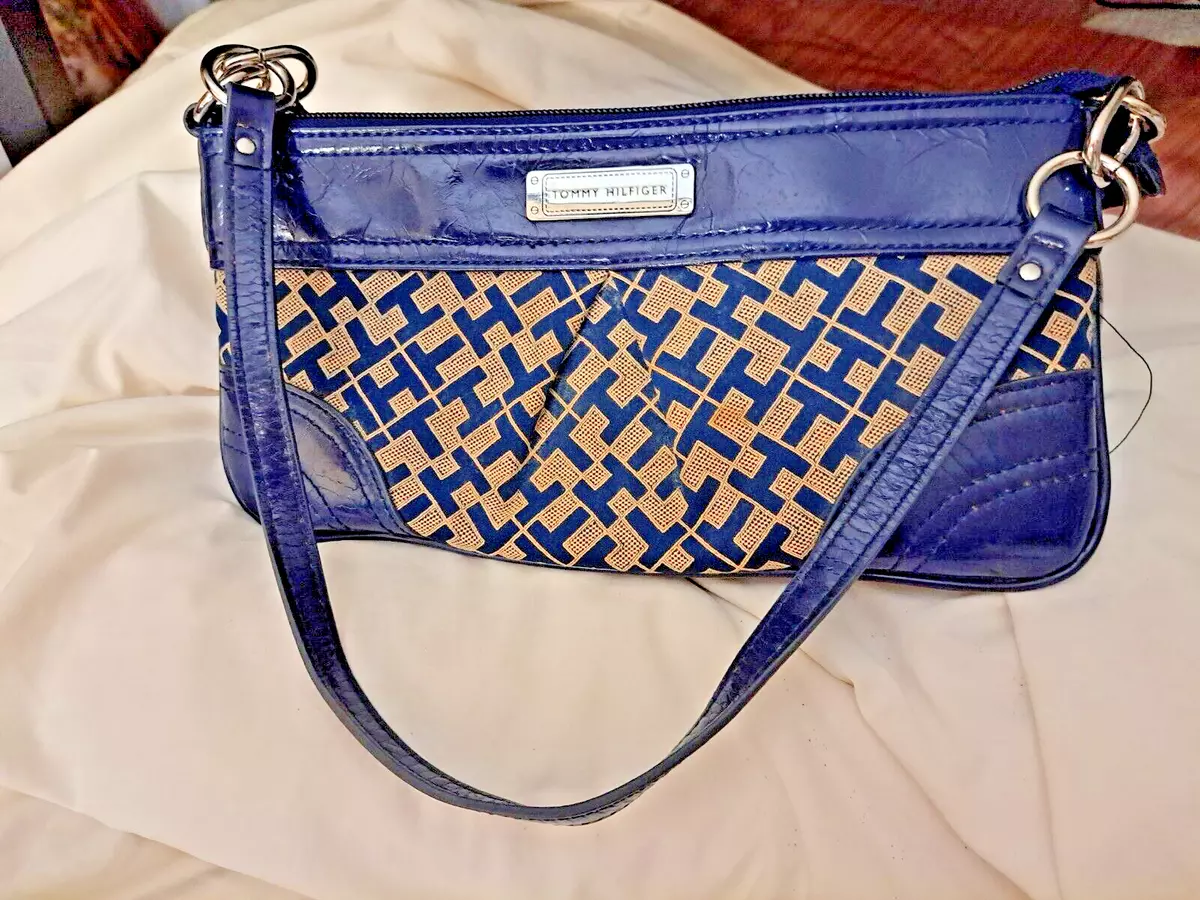 Tommy hilfiger clutch bag 2025