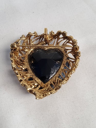 Broche colgante vintage firmado BSK vidrio negro en forma de corazón 2" - Imagen 4 de 7