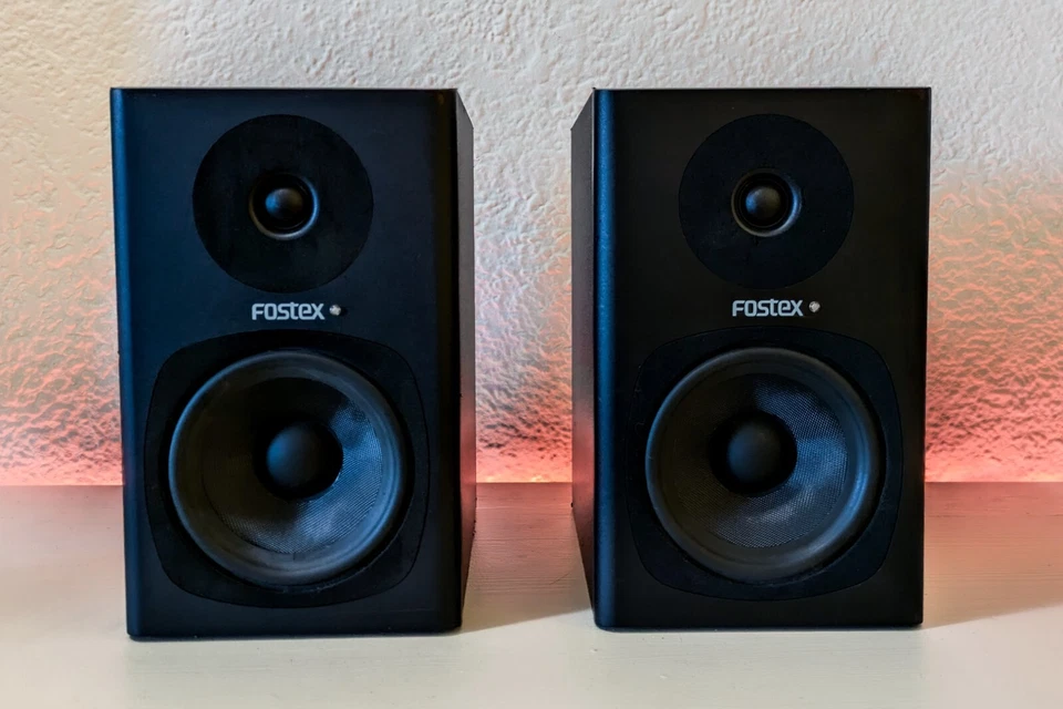 fostex PM 0.5d personal active studio monitors (pair) - Image 2 of 4