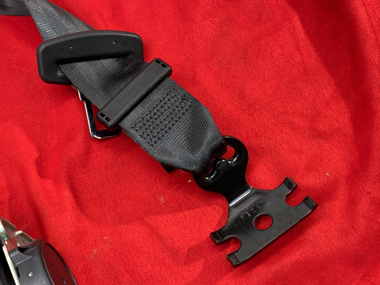 Maserati Ghibli 2014-2021 Rear Seat belt buckle