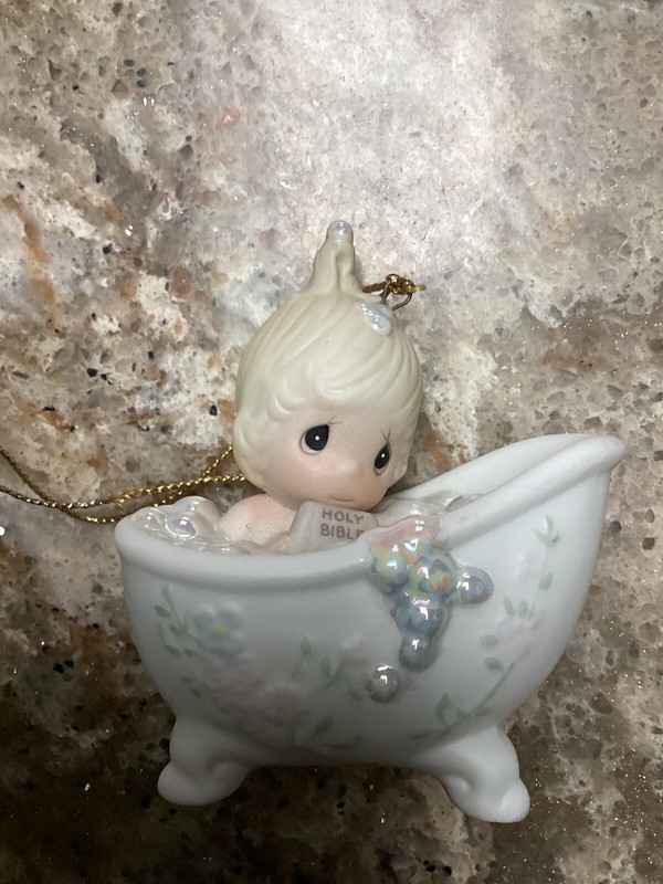 Precious Moments Ornament “He Cleansed My Soul”. 1987. # 112380. Girl In Bathtub