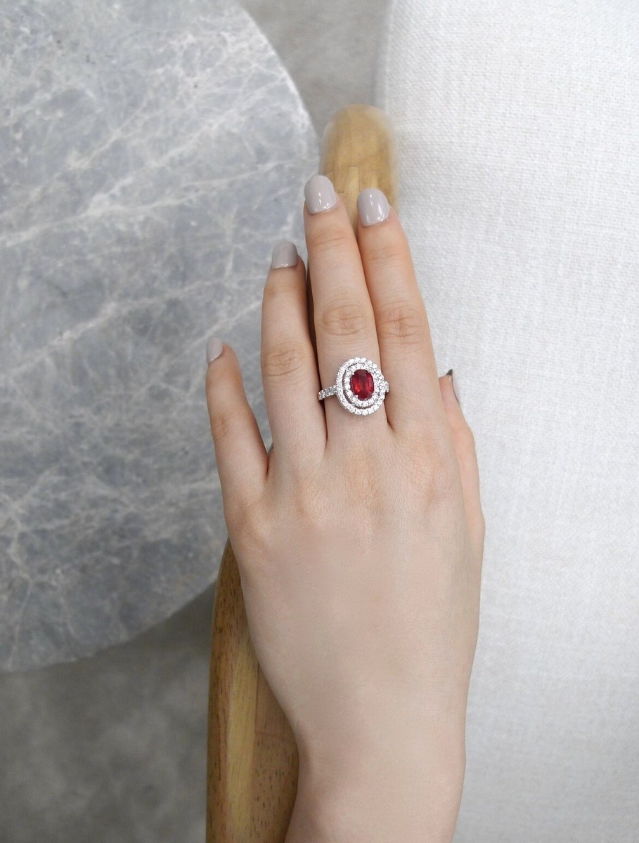 Bague En Or Blanc 18K Avec Rubis Sang De Pigeon Et Diamants 2,88 Carats - Taille 55, Neuf Avec Écrin