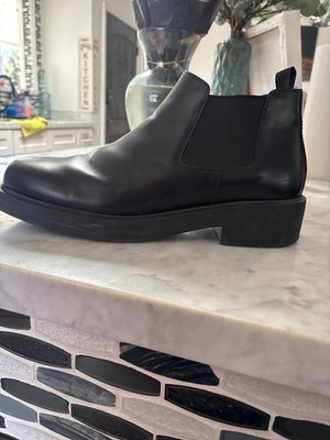 prada boots men 8.5 used, with fair wear black color, are in good condition