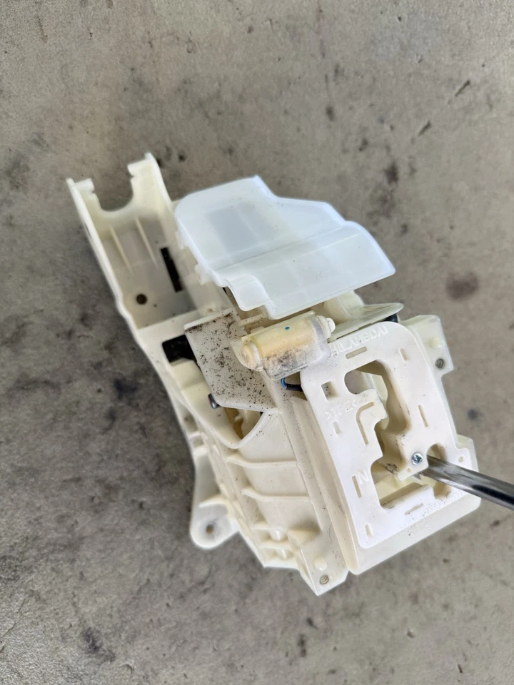 2009-2014 Hyundai Genesis Automatic Transmission Shifter Assembly Oem Unit  - Image 3 of 4