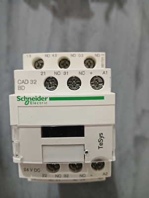 Schneider CAD32BD Steuerrelais, 24V DC, BRANDNEU
