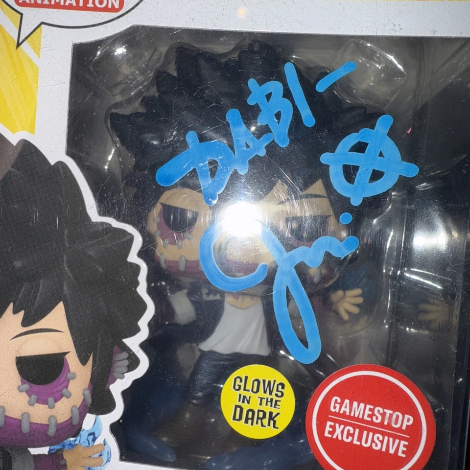 Dabi Funko Pop GameStop exclusivo firmado Foto 2 de 4