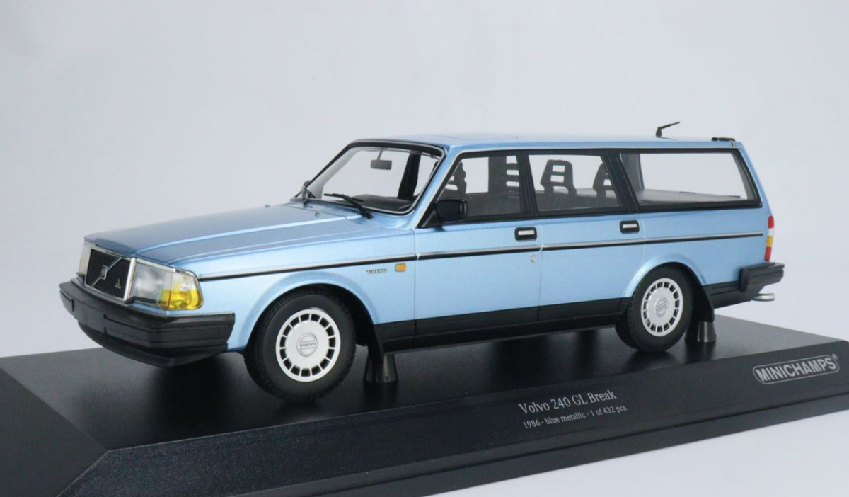Minichamps 155171414 1/18 VOLVO 240 GL BREAK 1986 BLUE METALLIC