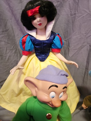 Juego de muñecas Blancanieves y los siete enanitos de Disney, edición limitada de muñecas de porcelana - Imagen 3 de 24