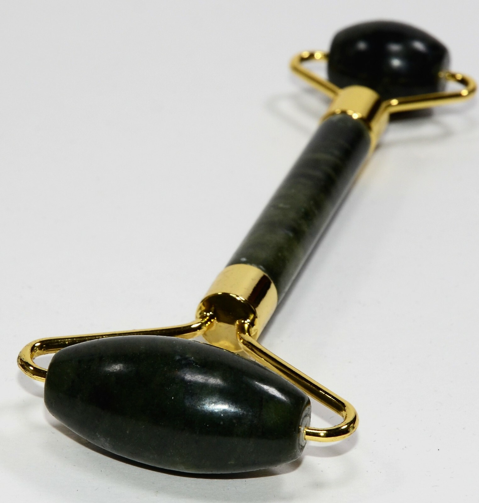 Jade Face Roller With Soft Pouch Storage Case - Dark Green