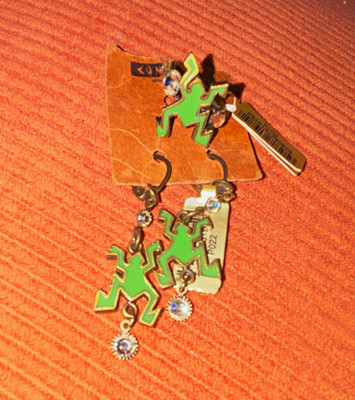 KONPLOTT Ohrringe Ohrhänger grün Figuren-Design Emaille/Metall Brisur