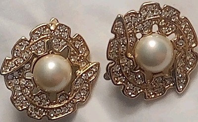 Vintage Earrings Trifari Trade Mark. Gold Tone & Rhinestones Flower Design 