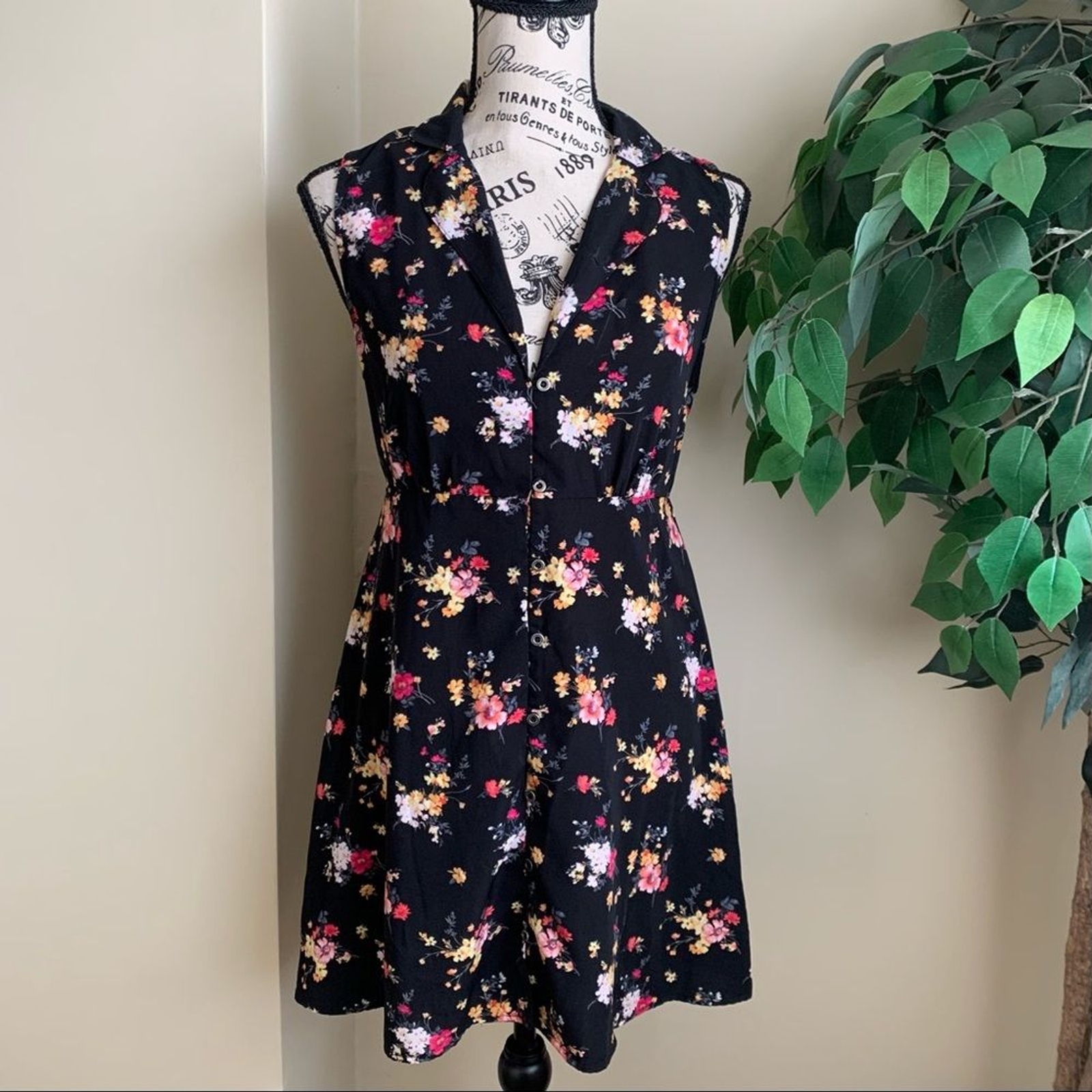 Max Studio Sleeveless Button Down Collared Floral… - image 1