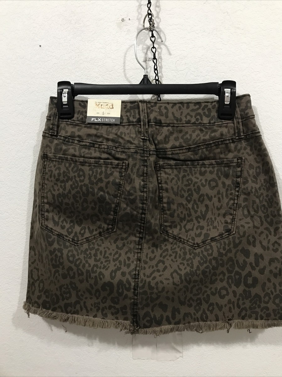 【THE MOZZ】Bri Dart Skirt Wild But Cute Mid-Rise Zebra Mini Skirt | Windsor