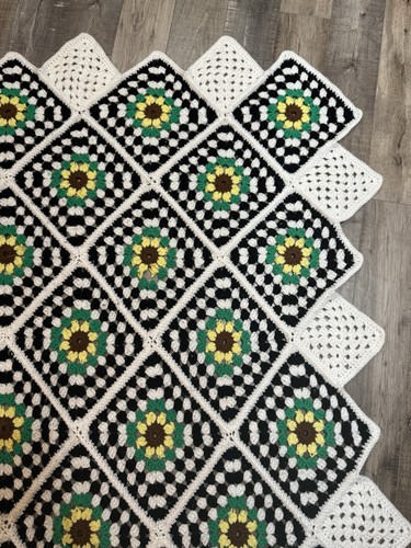 SELTEN Vintage Granny Square schwarz weiß SONNENBLUMEN gehäkelte afghanische Decke 53” x 85” - Bild 3 von 12