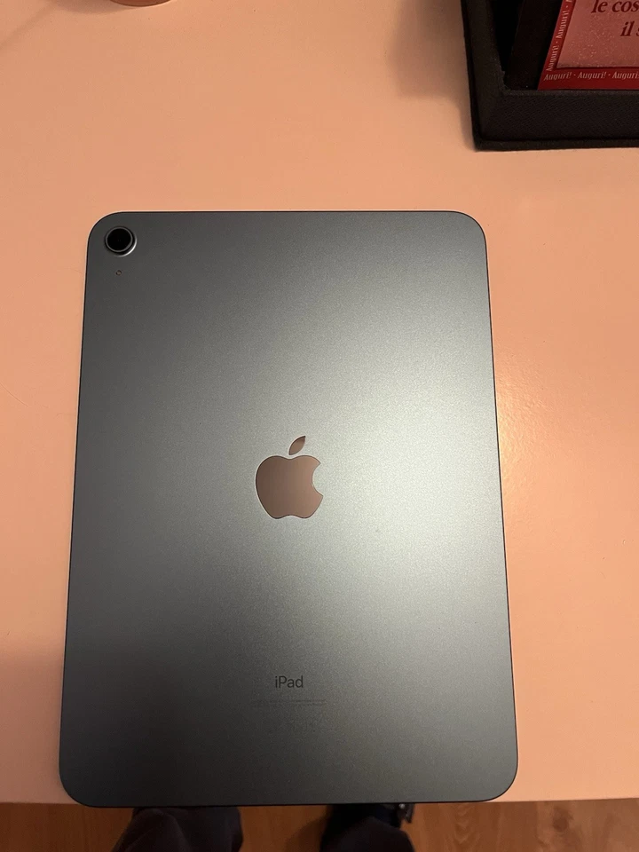 Apple iPad (10th generation) · 256GB · Wi-Fi, foto 1 di 2