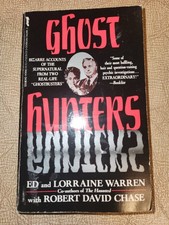 Ghost Hunters - Ed and Lorraine Warren with Robert David Chase Paperback Book