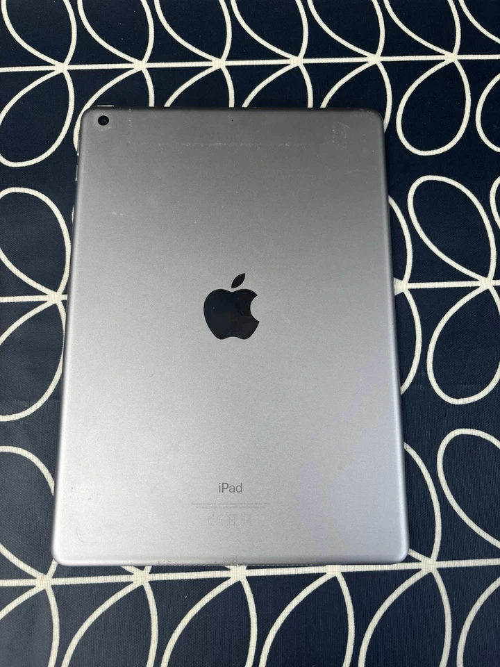 Apple iPad (6th generation) · 64GB · Wi-Fi, photo 2 of 5