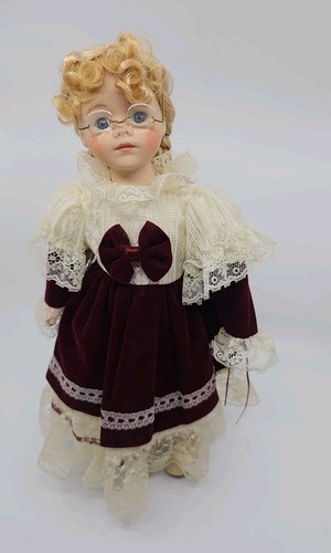 “Vintage 30cm porcelain collector doll – Victorian style 