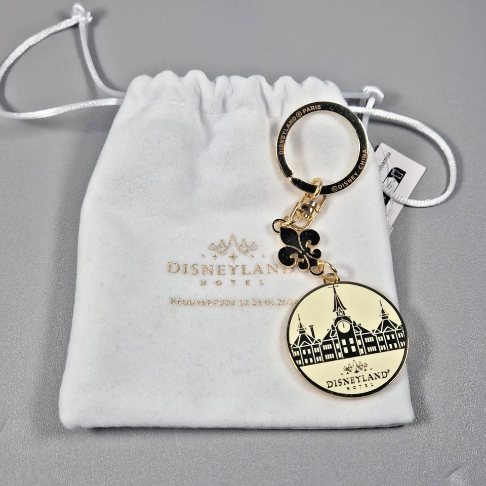 Disneyland Paris Cast Member Exclusive  Disneyland opening Day Hotel Keyring - Image 4 of 4