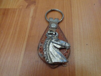 CLASSIC VINTAGE HORSE HEAD CREST ENAMEL BADGE ON LEATHER CAR KEY FOB