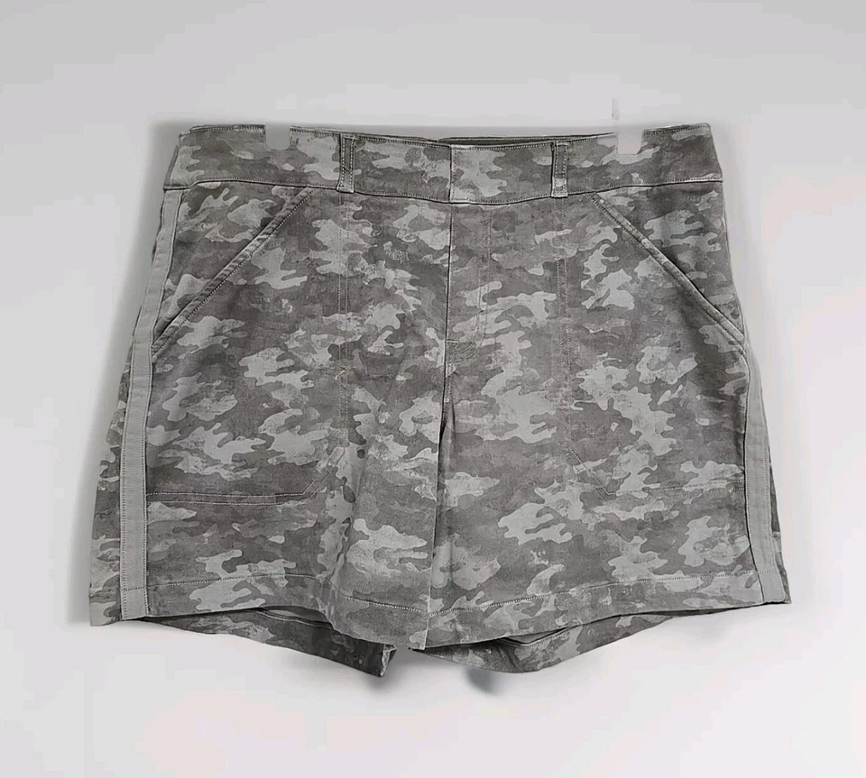 Spanx Stretch Twill Shorts 6" Stonewash Camo Green Women’s Size XL VGUC - Image 2 of 4