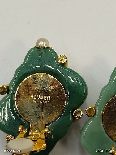 Vintage Signed Kenneth J. Lane Gold & Jade Color Seashell Clip Earrings Estate - Picture 7 of 13