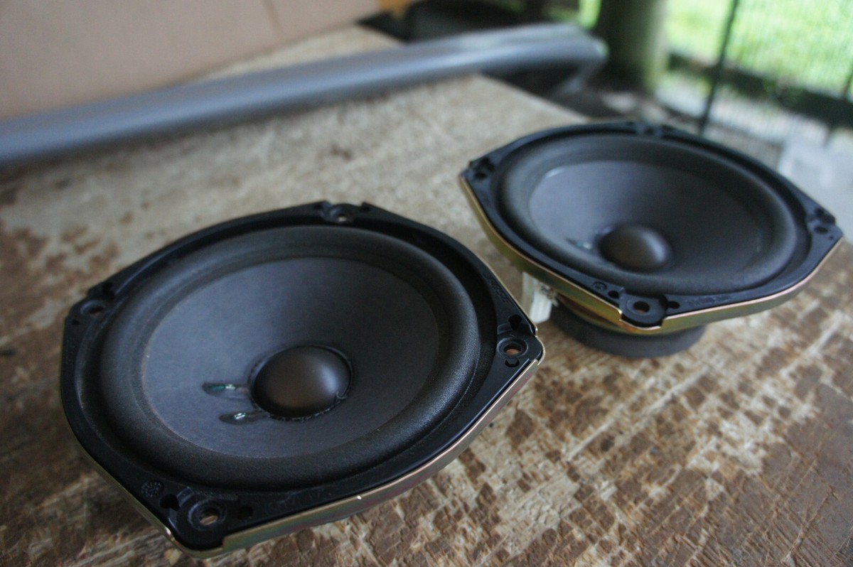 JDM Nissan fairlady 350z Z33 BOSE rear speaker audio g35 JDM Nissan fairlady 350z Z33 BOSE rear speaker audio g35