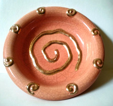 Coupe, vide poche, céramique émaillée craquelée, LONGWY, orange et dorée