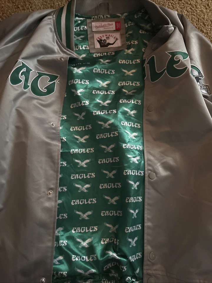 Jaqueta de Cetim Vintage Philadelphia Eagles Extra Grande – Prata/Cinza – Mitchell & Ness - Imagem 3 de 4