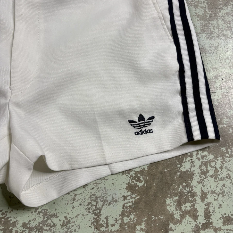 Vintage 80’s Adidas Original Trefoil Tennis Shorts Size 38 (37”x3”) White Navy - Image 4 of 4