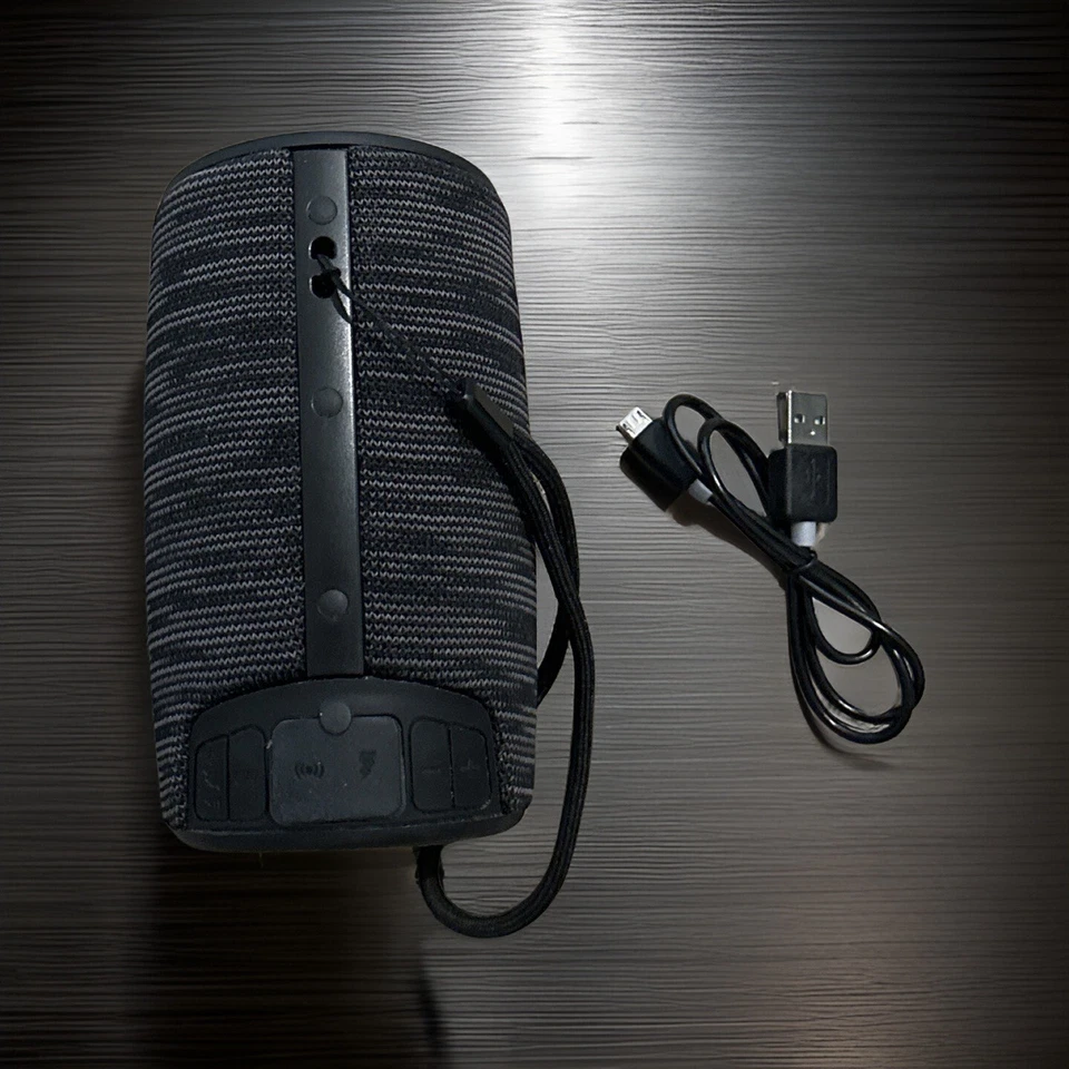 Altavoz iHome tejido acústico recargable resistente al agua Foto 3 de 4