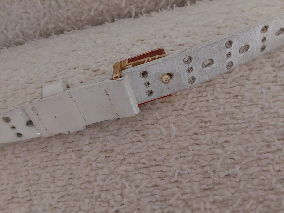 Cinturón Anne Klein Cuero Blanco Ajustable Corte Láser 3/4 pulgadas Logo Hebilla.  Talla única Foto 3 de 4