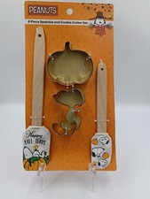 Peanuts Snoopy Thanksgiving Fall-idays Spatul...
