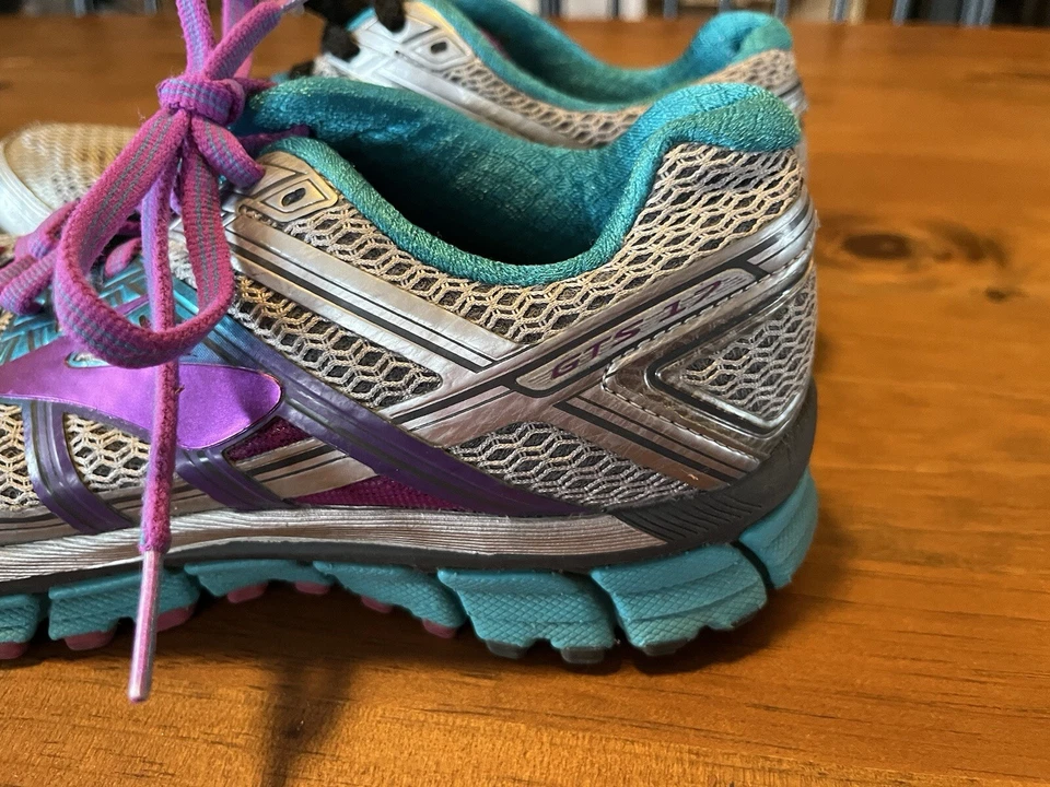 Zapatos para correr Brooks Adrenaline GTS 17 plateados/púrpura/verde azulado para mujer Foto 4 de 4