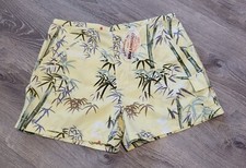 Pantalones cortos florales amarillos para mujer Coconut Pier Collection talla grande