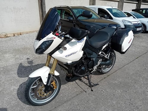 2009 09 TRIUMPH TIGER 1050 WHITE SPORT TOURING PANNIERS VERY CLEAN NEW MOT - Picture 10 of 16