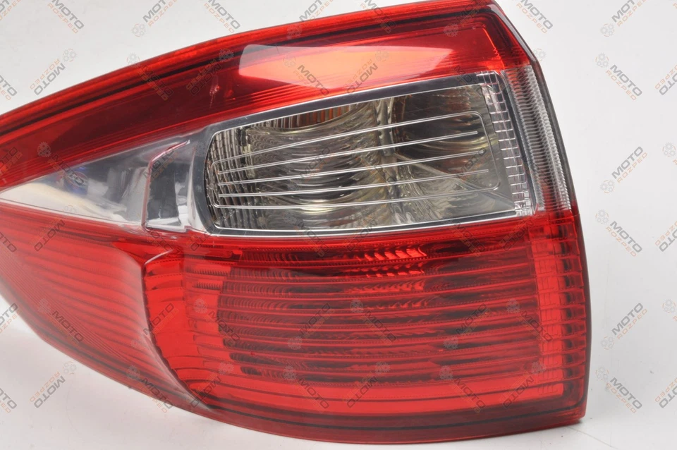 Ford C-Max II Luz Trasera Izquierda AM51-13405-BF - Imagen 3 de 4